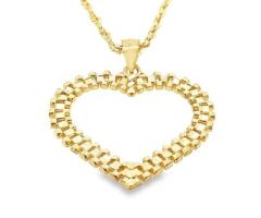 The Timeless Charm of a Gold Heart Pendant from JPalace Official