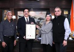 Sandeep Marwah Acknowledged and Honored with Lifetime Achievement Award by Chicago Open University
