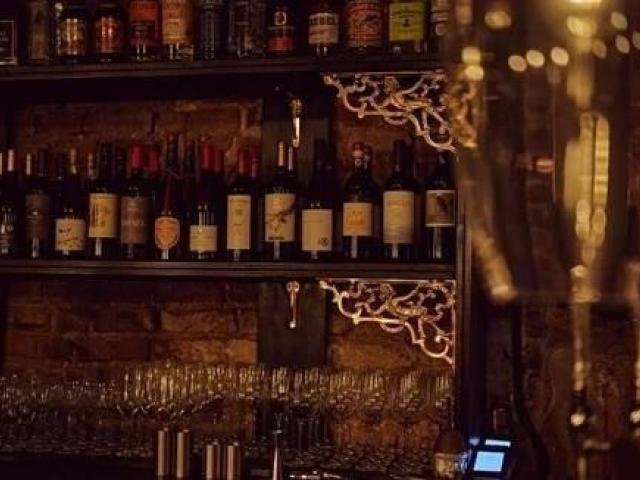 In Vino Veritas Wine Bar & Bottle Shop - Hackney