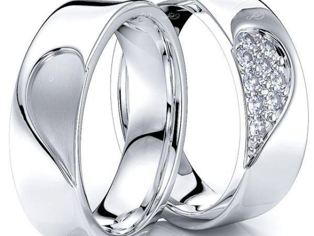 0.14 Ctw 6mm Matching Heart Design His and Hers Diamond Wedding Band Set