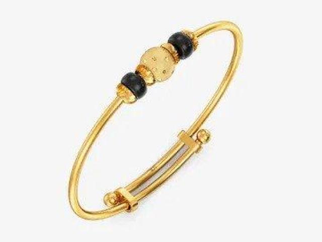 Gold Bangles for Women – 22KT & 18KT Designs in the UK