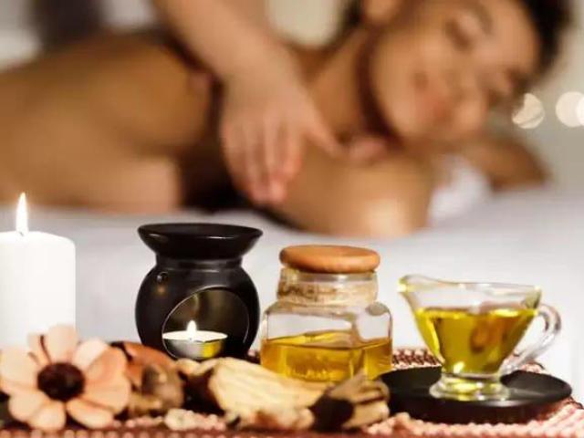 Professional Aroma Massage in Houston for Total Body Rejuvenation