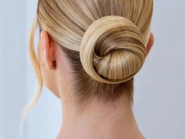 Lakme Academy Bandra, Powered by Aptech:-Hair Style Training in Bandra