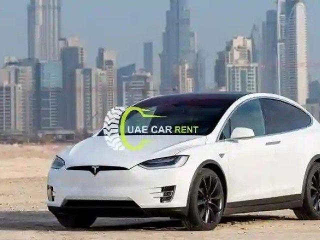 Professional Car Hire with Driver in Dubai for Tourists