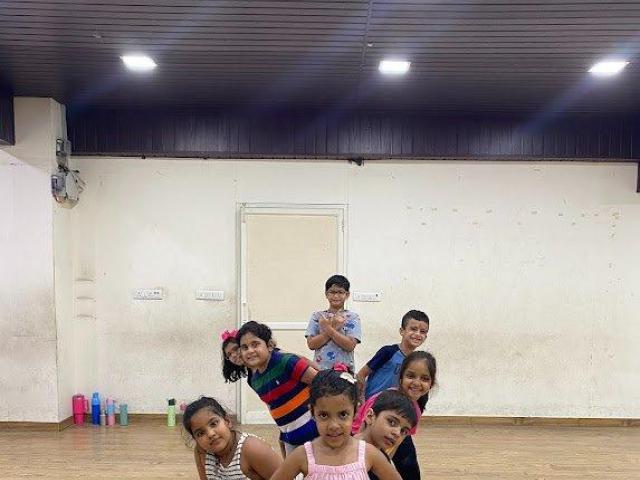 Jazz Dance Class In Mansarovar – Buskers Dance Institute