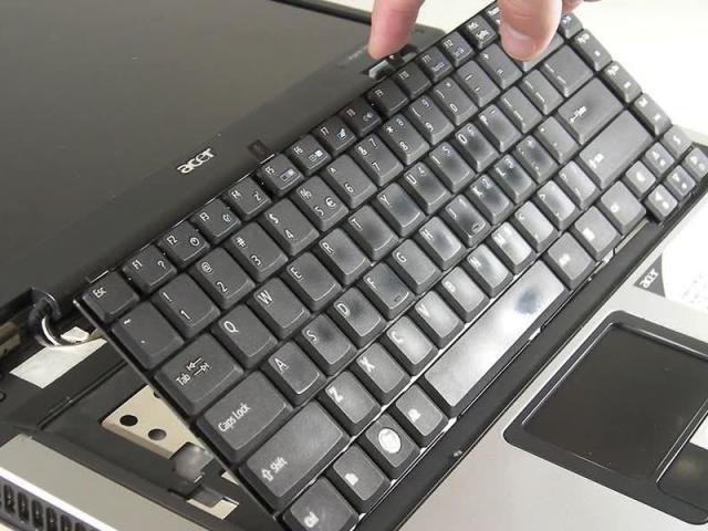 Laptop keyboard replacement from Ksh.3000