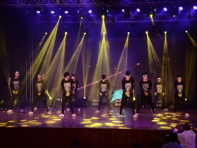 Salsa Dance Institute in Bani Park – Buskers Dance Institute