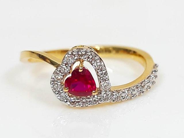 Diamond Ring With Yellow Gold With Small Pink Heart Stone