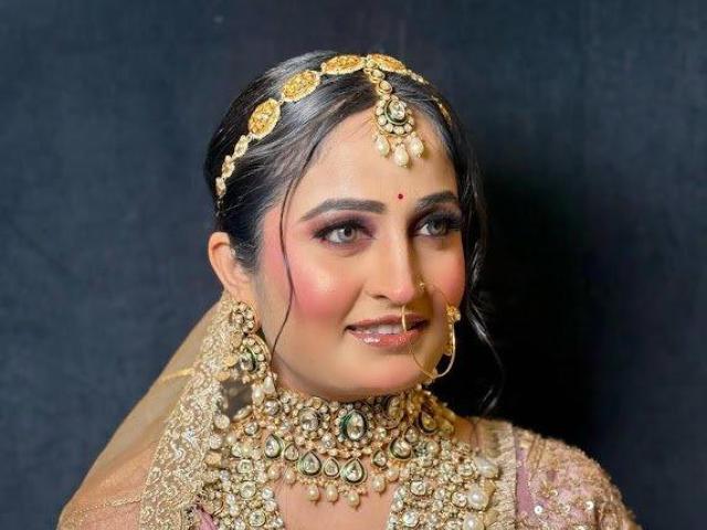 Lakmé Academy, Saket – Best Makeup Artist Course in Saket