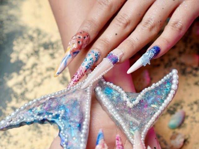 Lakmé Academy, Saket –  Nail Art Course in Saket Delhi