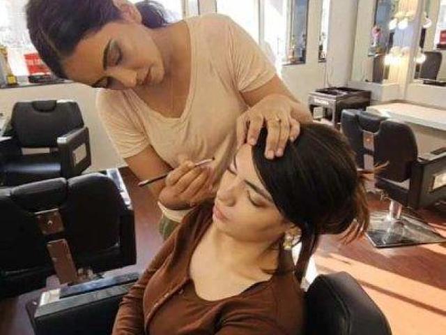 Lakme Academy Bandra, Powered by Aptech:-Beautician Makeup Training Institute in Bandra