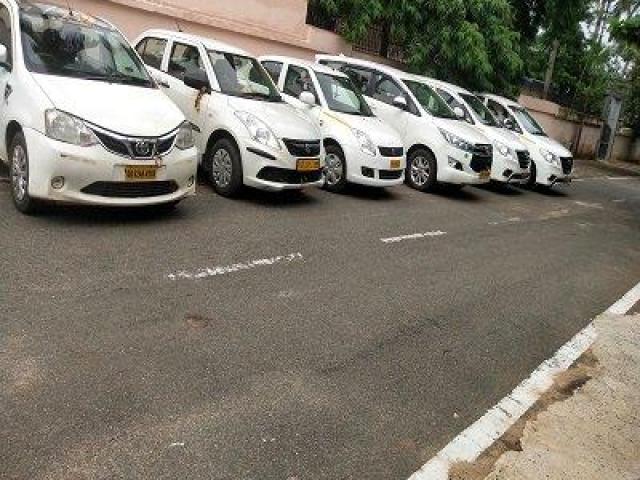 Find completely sanitized and luxury sedans to book a car in Bhubaneswar airport