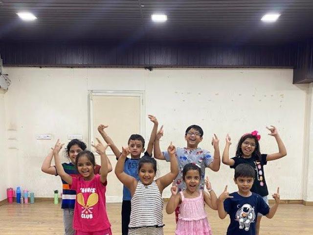 Contemporary Dance Class In Chitrakoot-Buskers Dance Institute