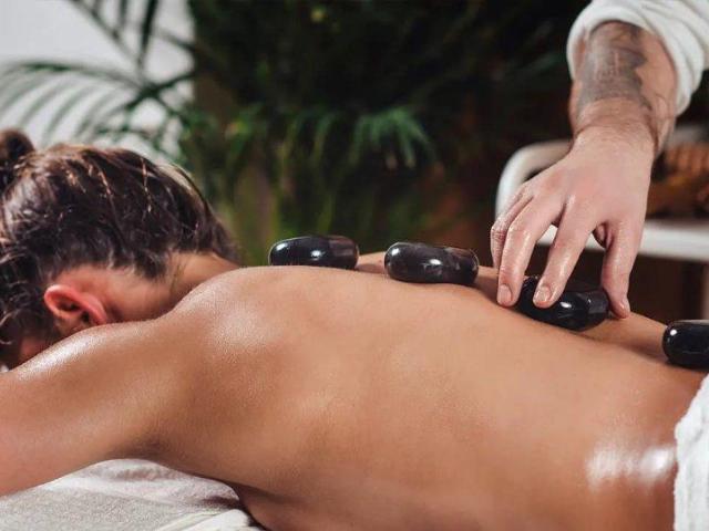 Hot Stone Massage in Houston for Deep Muscle Relaxation & Stress Recovery