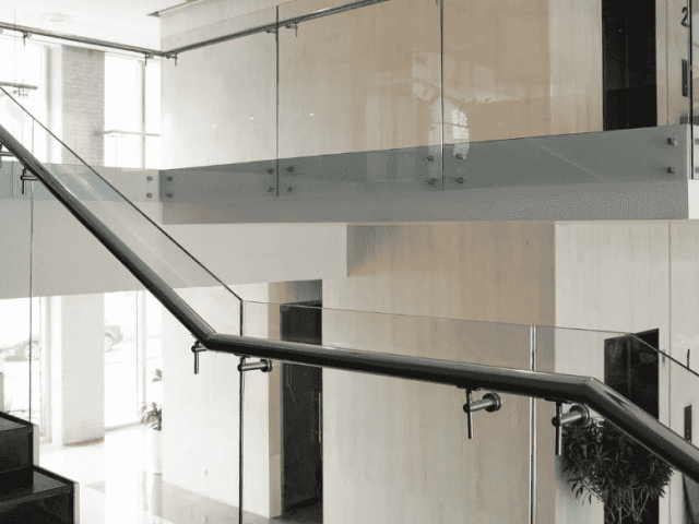 Aluminium glass railing