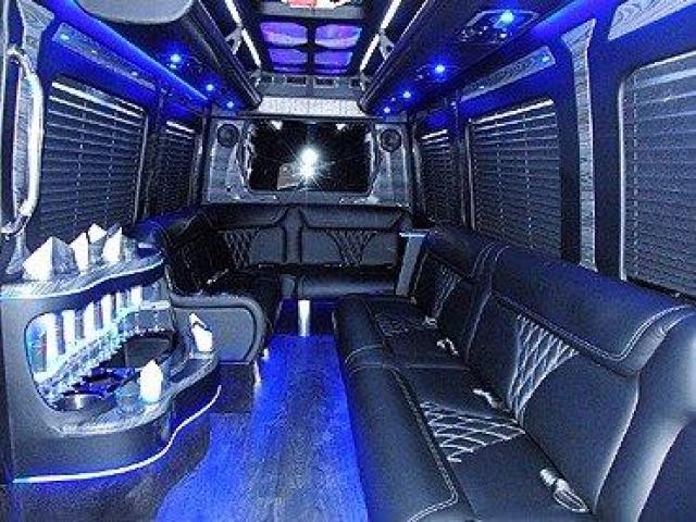 Party In Limousine NYC 